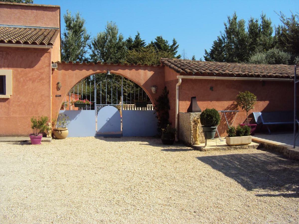 La Douloire Hotel Pernes-les-Fontaines Exterior photo
